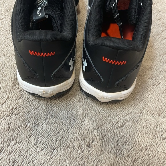 Men’s Under Armour Cleats - Picture 3 of 8